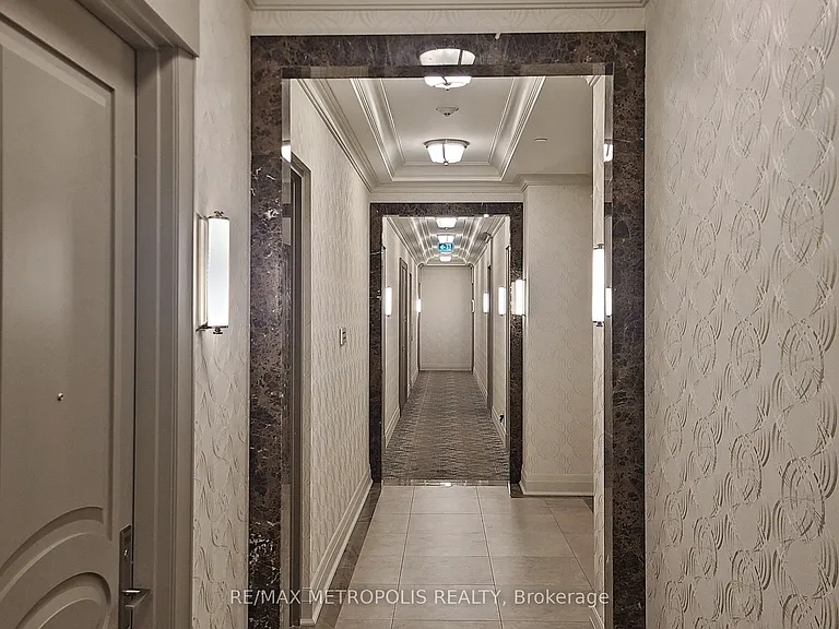 9075 Jane St #Penthouse 08 — Photo 6