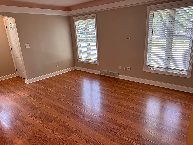 407 Roth Blvd — Photo 11