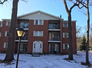 382 Oak Trails Rd APT 101, Des Plaines, IL 60016
