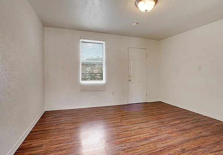 2119 Washington Ave — Photo 10