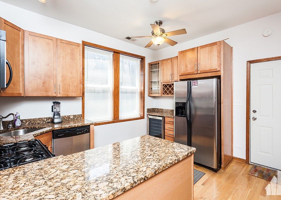 1st image of 938 N Damen Ave APT 2F