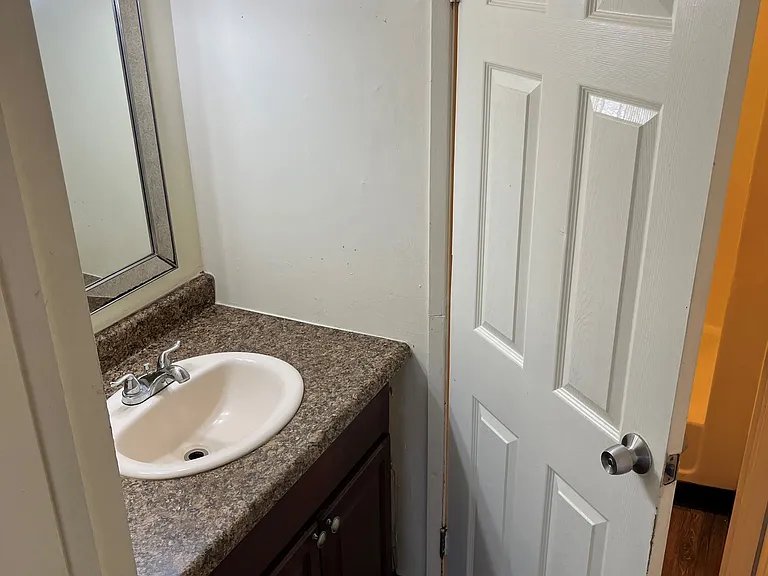 Hilo Val Hala Apartments — Photo 9