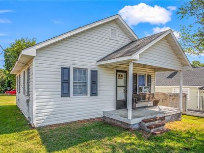 2201 White St, Winston Salem, NC, 27105