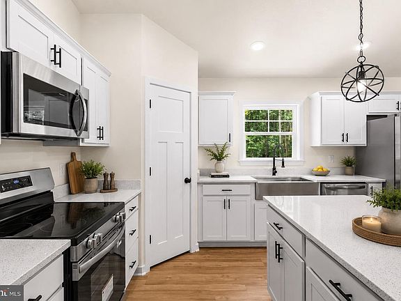 4th image of 5321 Wilton Ln