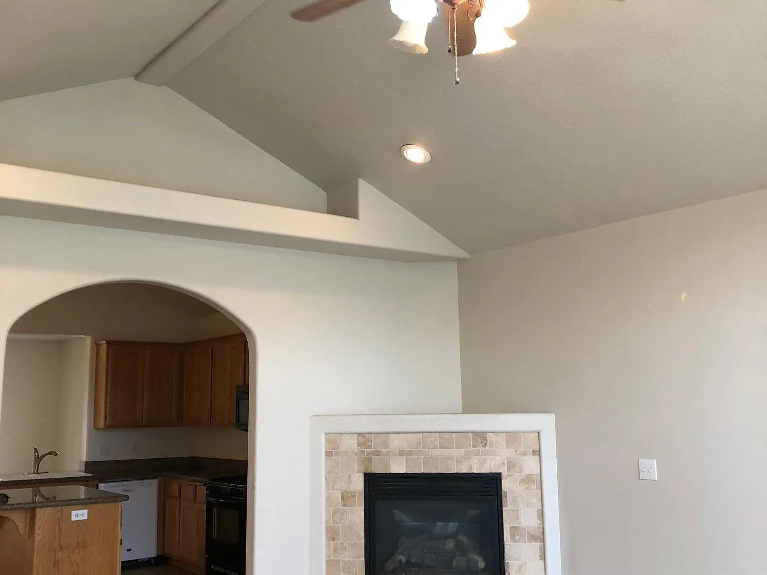 3 bed, 1646 sqft, $2,475 — Photo 3