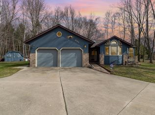 881 S Romanda St, Midland, MI 48640