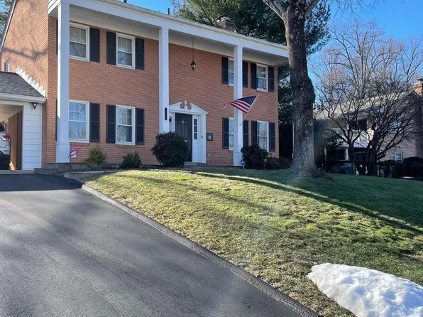 2620 Woodley Pl, Falls Church, VA 22046