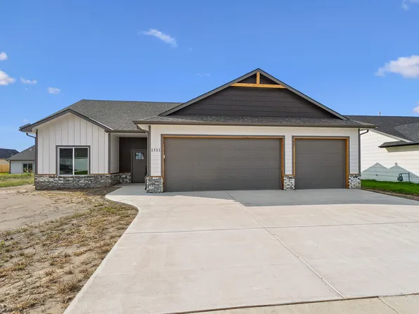 1511 E Midway Ct, Valley Center, KS 67147
