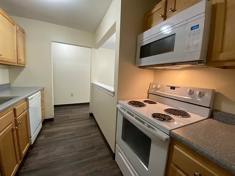 Sunset Ridge Apartments — Photo 97