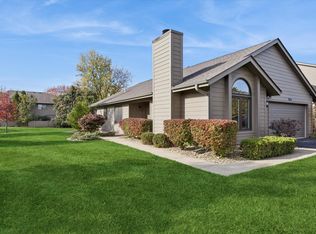8032 Wildwood Ln, Darien, IL 60561