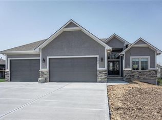 18922 Weaver St, Olathe, KS 66062