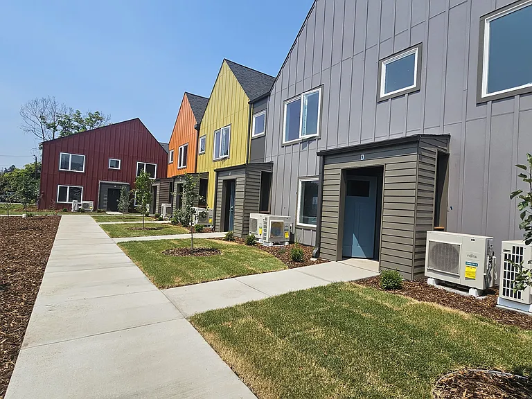 1329 Defoe St #101 — Photo 6