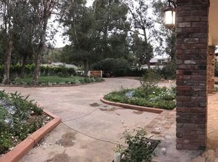 9815 Sunland Blvd, Sunland, CA 91040