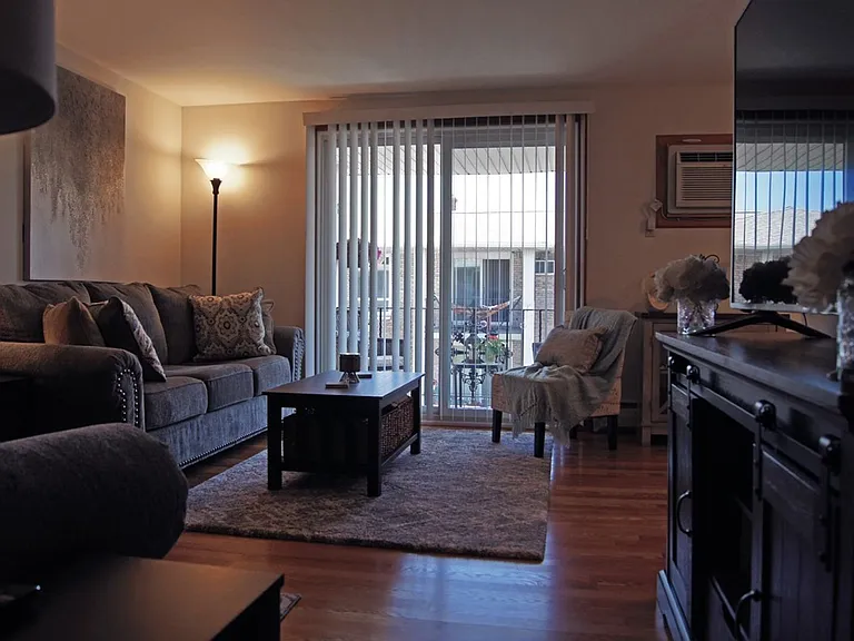 Embassy Square Apartments — Photo 49
