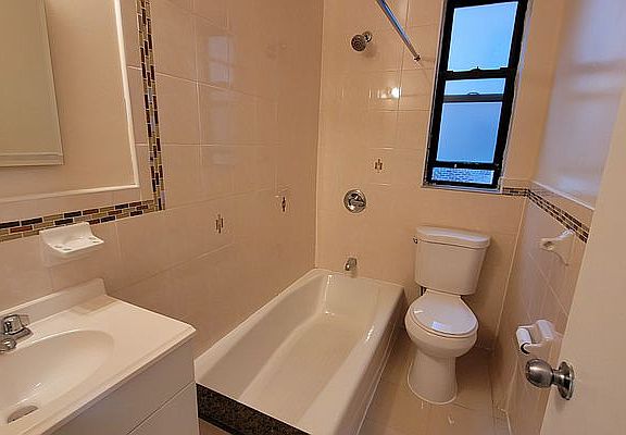 5th image of 66-20 Wetherole St #Jj1