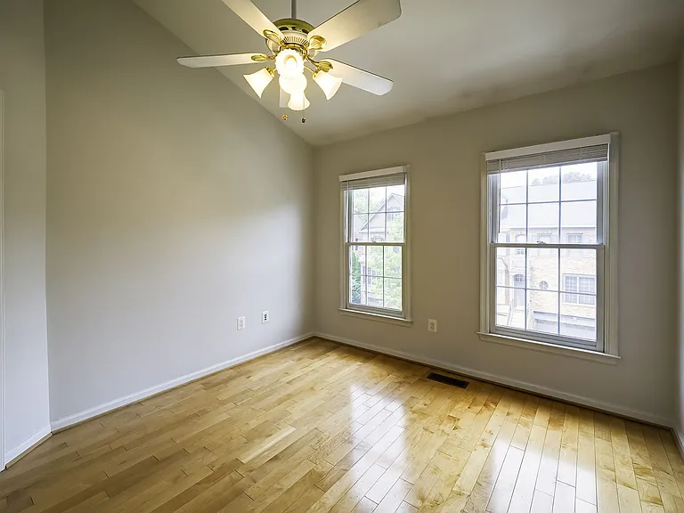 1156 Regal Oak Dr — Photo 40