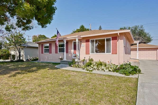1st image of 2261 Boxwood Dr