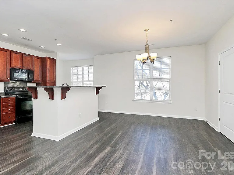 1654 Walnut View Dr — Photo 11