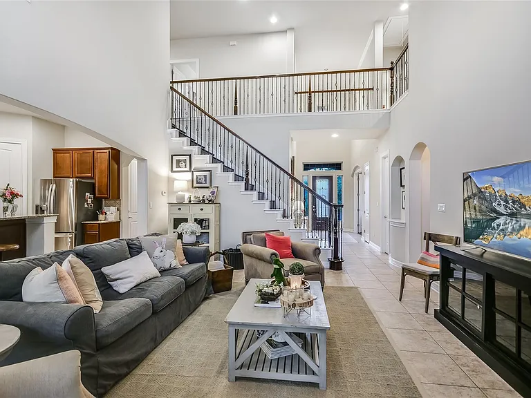 223 Lake Como Dr — Photo 8