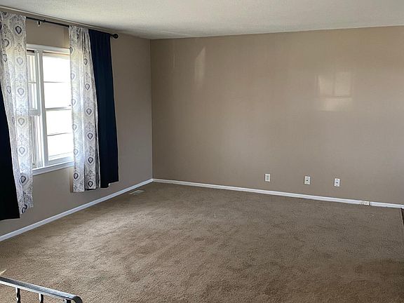 3rd image of 3432 Cornhusker Dr