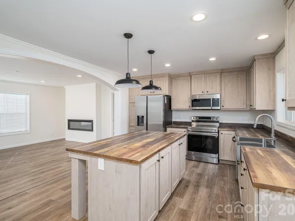 808 W Eagleview Ln, Lawndale, NC 28090