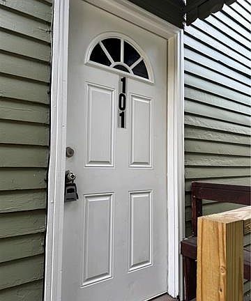 2nd image of 2300 Valence St #101