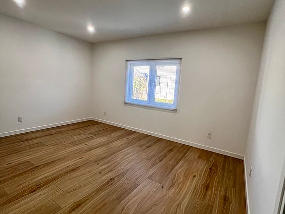 5th image of 205 Hawthorne Ave