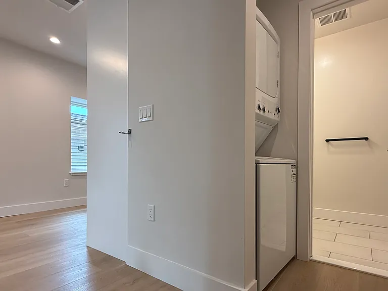 160 Main St #1 — Photo 12