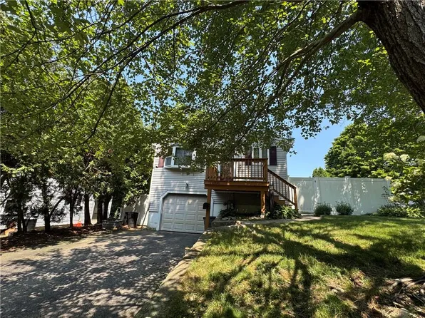 3 Minoru St, Smithfield, RI 02917