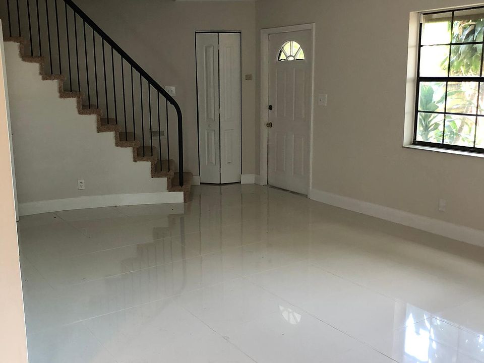 1st image of 608 NE 29th Dr