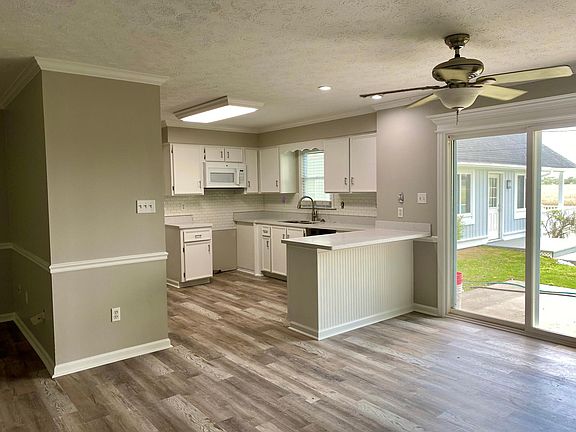2nd image of 707 Dyches Dr