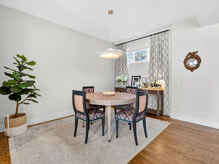 604 Scales Towne Ct — Photo 8