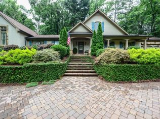 735 Starlight Ln NE, Sandy Springs, GA 30342