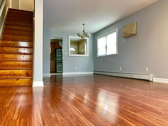 4th image of 309 Seaver Ave