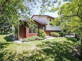 2 Flagstaff Ct, Madison, WI 53719