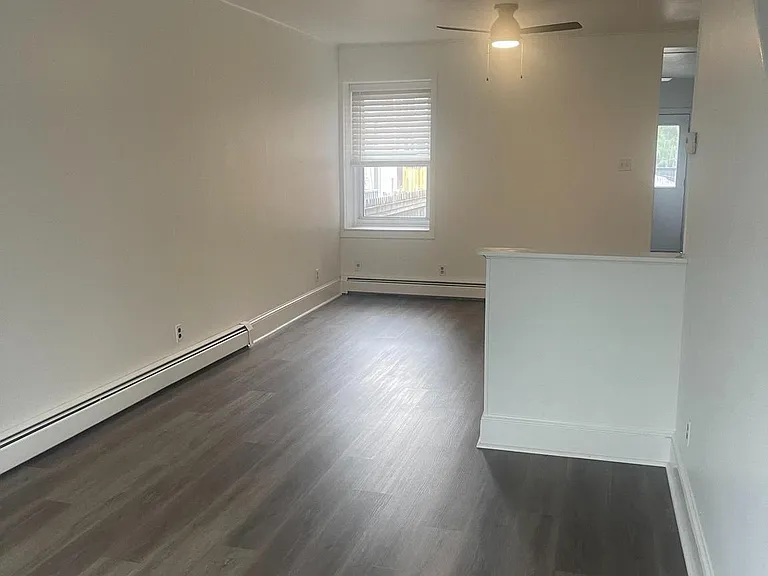238 6th Ave — Photo 3