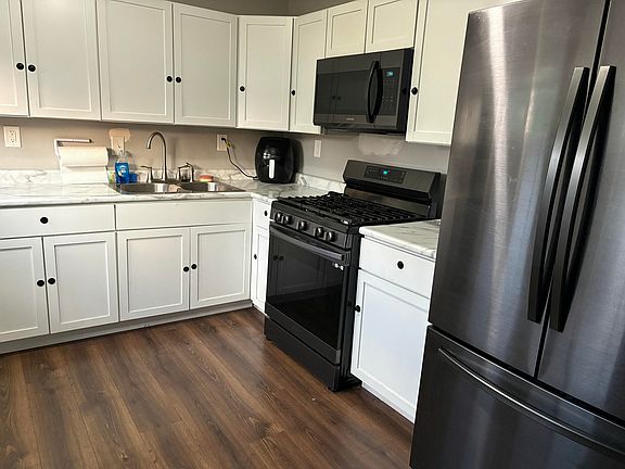 3rd image of 2516 Central Dr