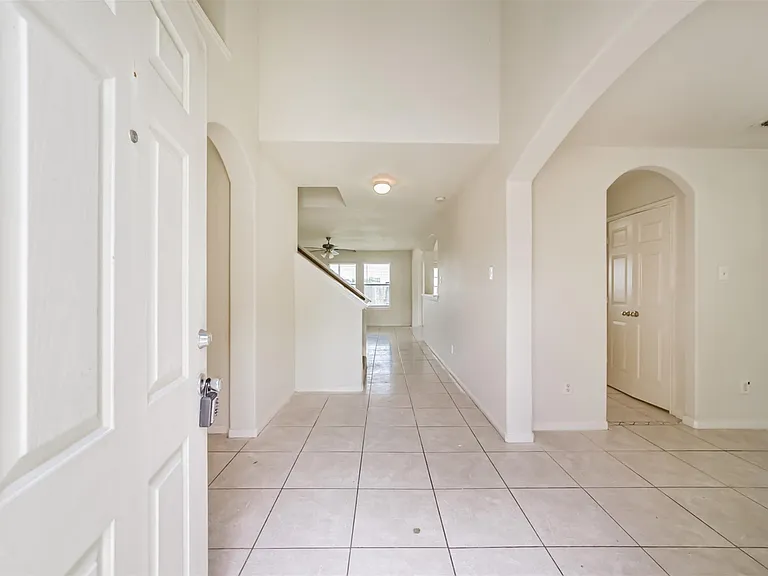 7102 Calix Ln — Photo 10