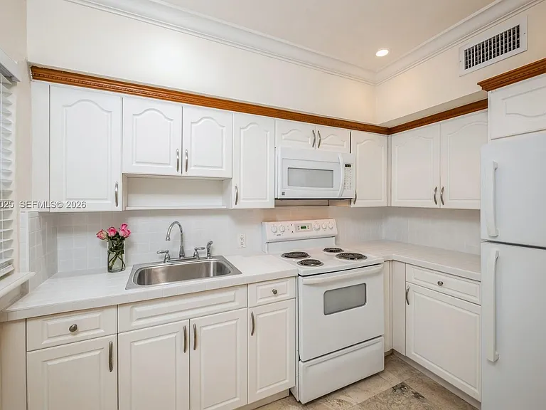 237 Madeira Ave #1 — Photo 20