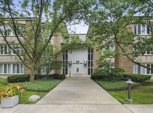 2 Oak Brook Club Dr APT C107, Oak Brook, IL 60523