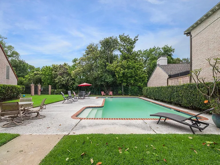7922 Woodway Dr — Photo 30