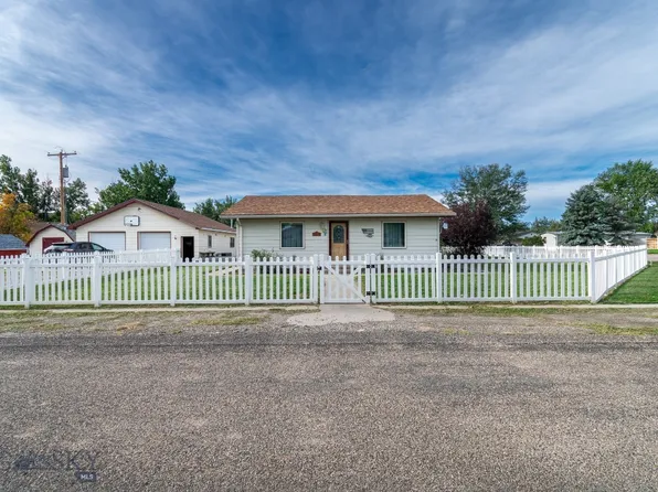 719 Washington St, Fort Benton, MT 59442