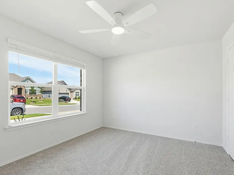 162 Ellenora Dr — Photo 5
