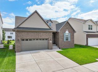 185 Crystal Wood Cir, Howell, MI