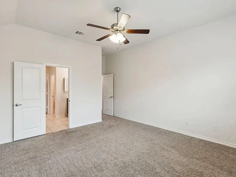 401 Gallop Dr — Photo 17