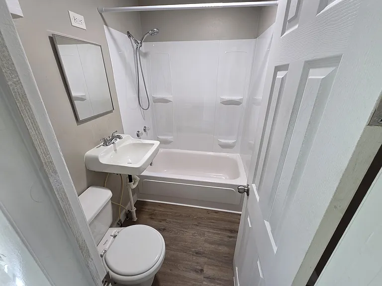 1046 W Maple Ave — Photo 6