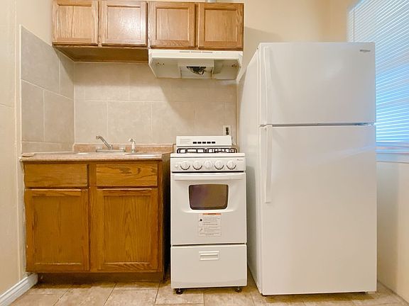2nd image of 4815 Ames Ave APT 3B