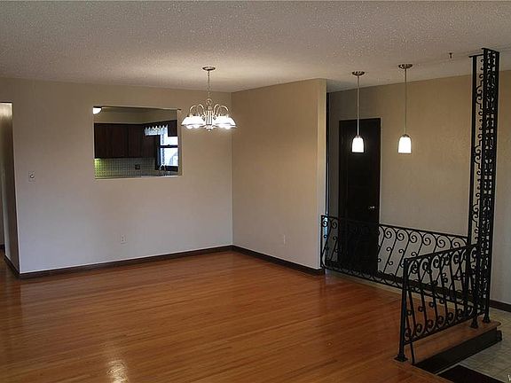 5th image of 92 Birchwood Dr