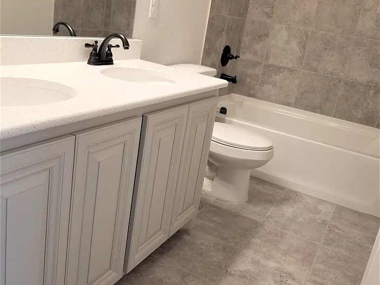 2113 Burke Dr — Photo 10