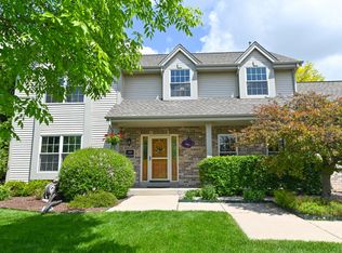 N66W13568 Crestwood Dr, Menomonee Falls, WI